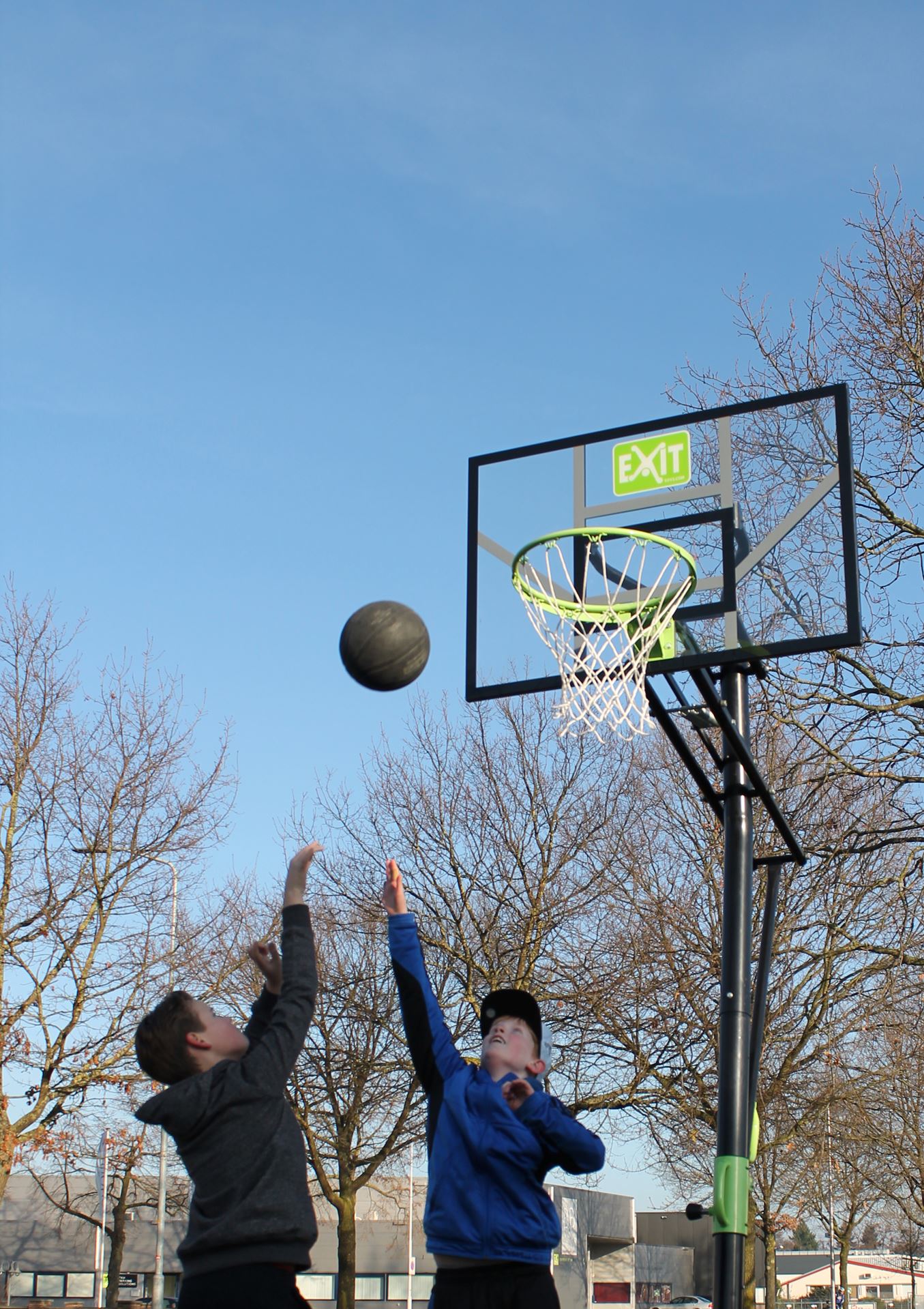 EXIT-Galaxy-verplaatsbaar-basketbalbord-op-wielen-groen-zwart