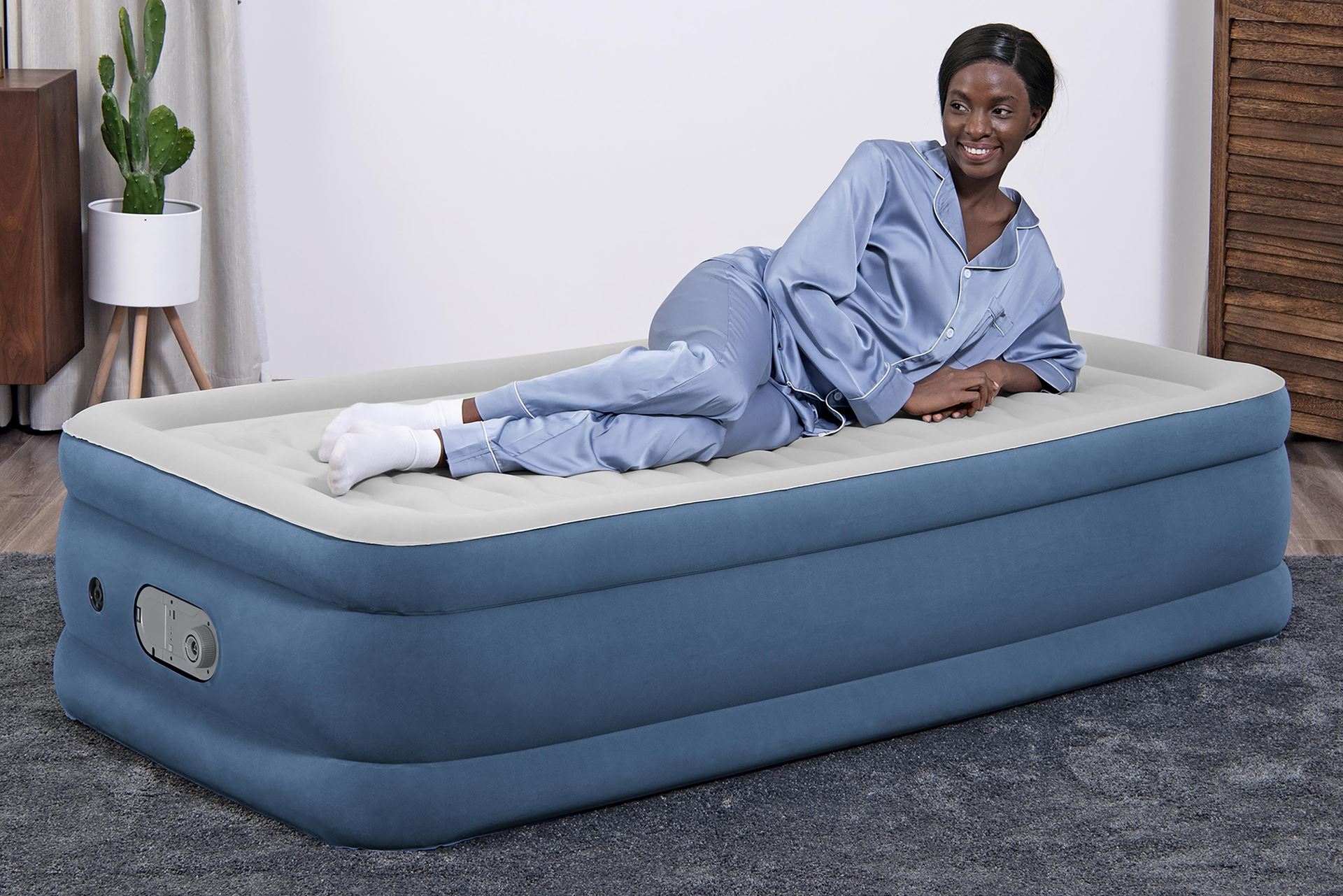 Bestway-1-91m-x-97cm-x-46cm-AlwayzAire-Air-Mattress-Twin-Built-in-Dual-Pump
