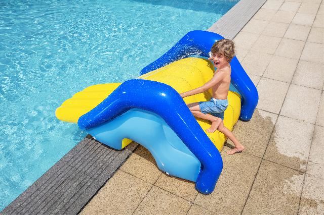 Bestway-8-1-x-49-x-39-2-47m-x-1-24m-x-1-00m-Giant-Pool-Water-Slide