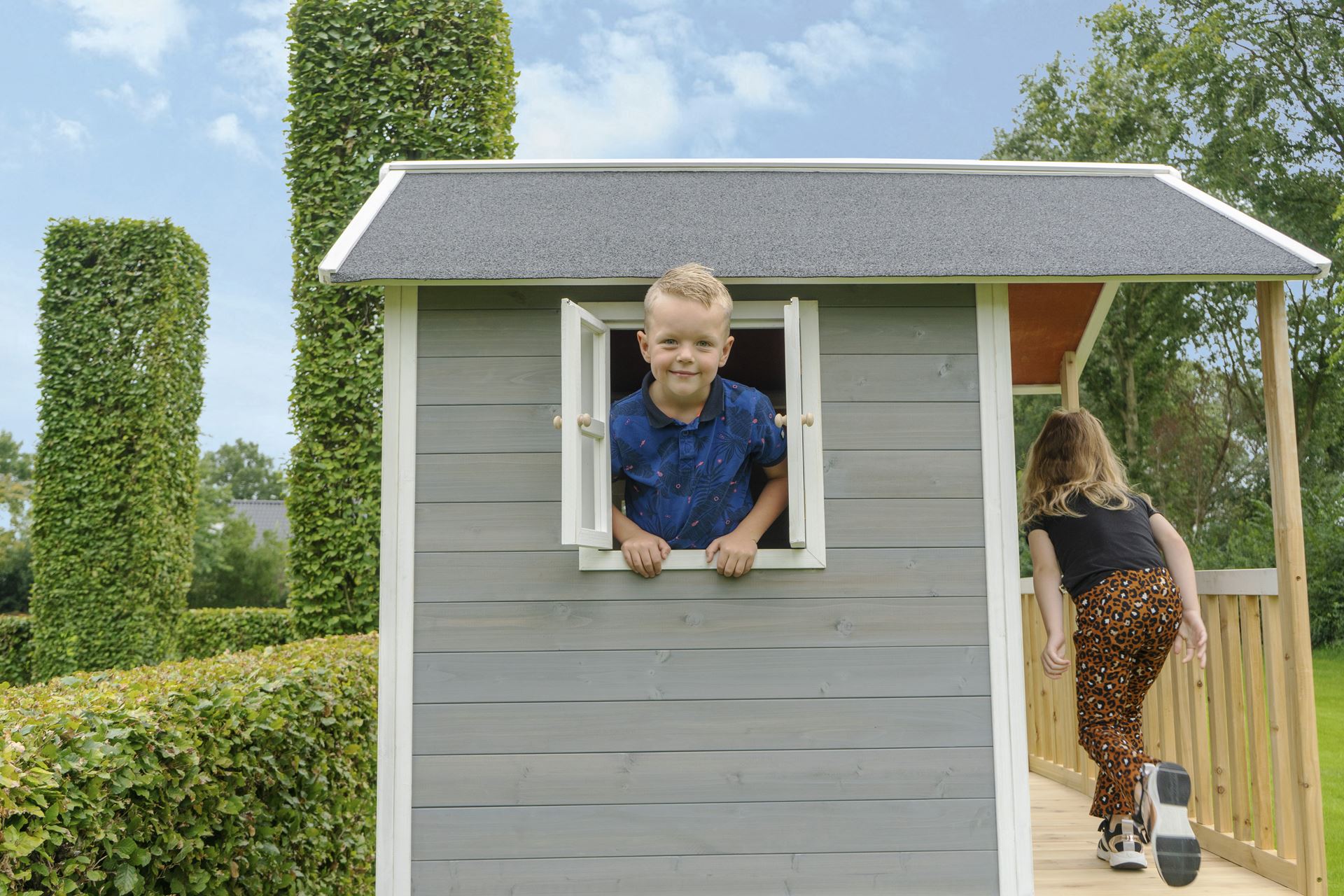 EXIT-Loft-300-houten-speelhuis-grijs
