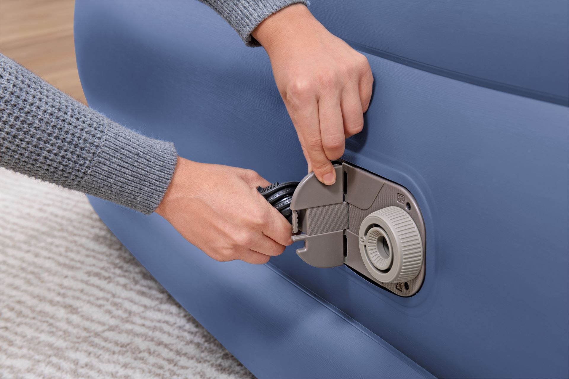 Bestway airbed 'Tritech King' - 203x193x56 cm - with side, built-in pump, deflating valve and pillow - blue/gray Bestway-2-03m-x-1-93m-x-56cm-Tritech-Air-Mattress-King-Built-in-AC-Pump
