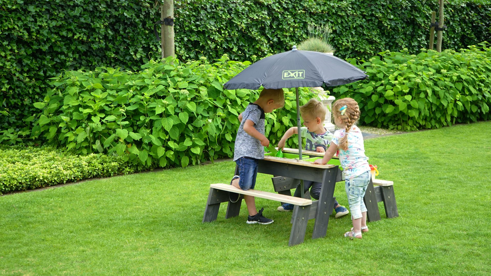 EXIT Aksent sand, water and picnic table (2 benches) with parasol and garden tools