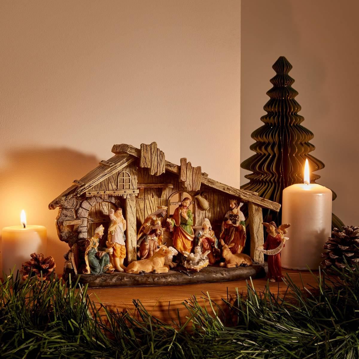 Kerststal-11figures-3Led-H18cm
