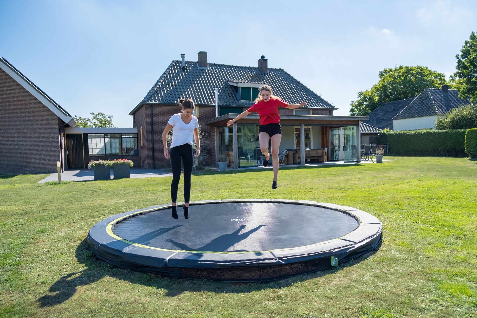 EXIT-Silhouette-inground-sports-trampoline-427cm-zwart