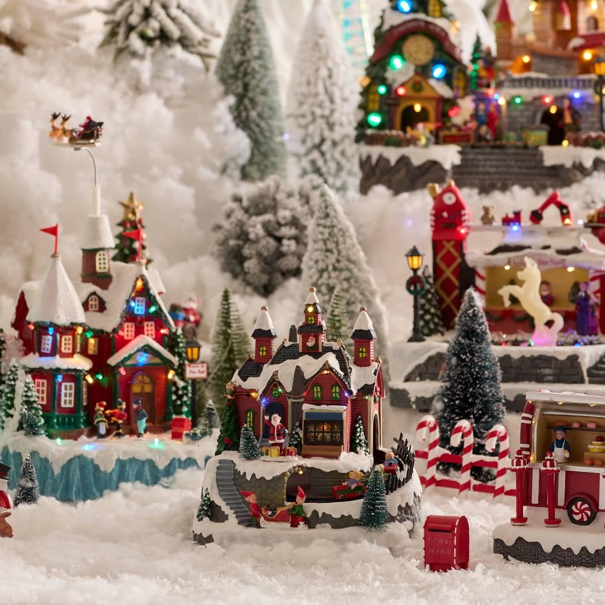 Kerstdorp-Kerstman-huis-met-trein