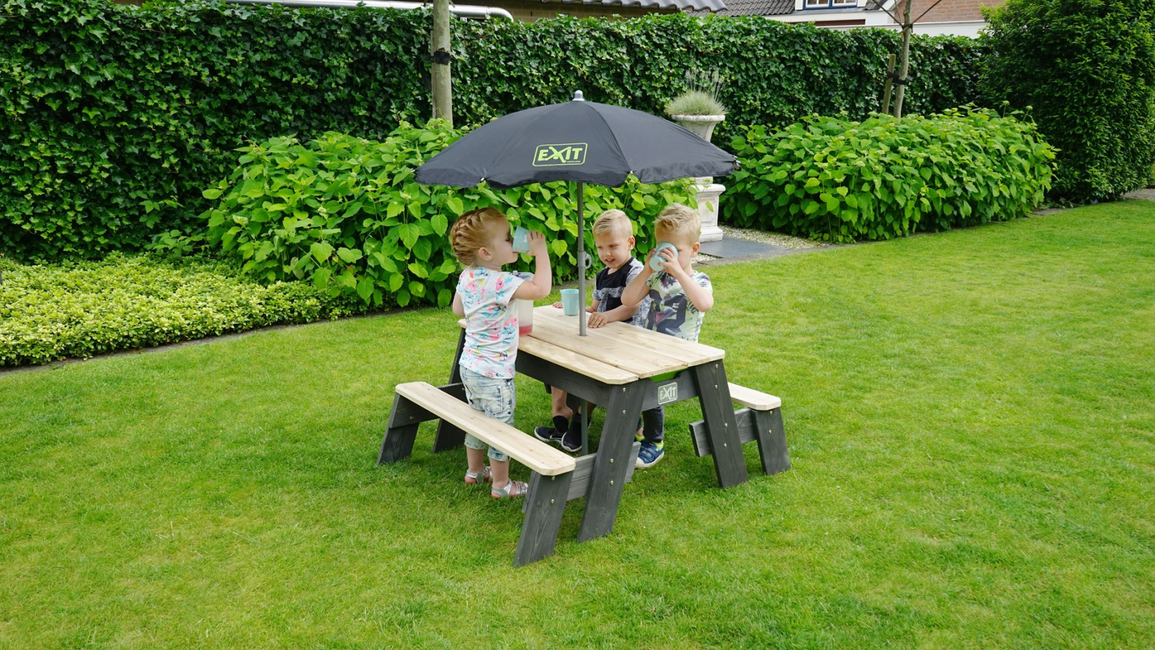 EXIT Aksent sand, water and picnic table (2 benches) with parasol and garden tools