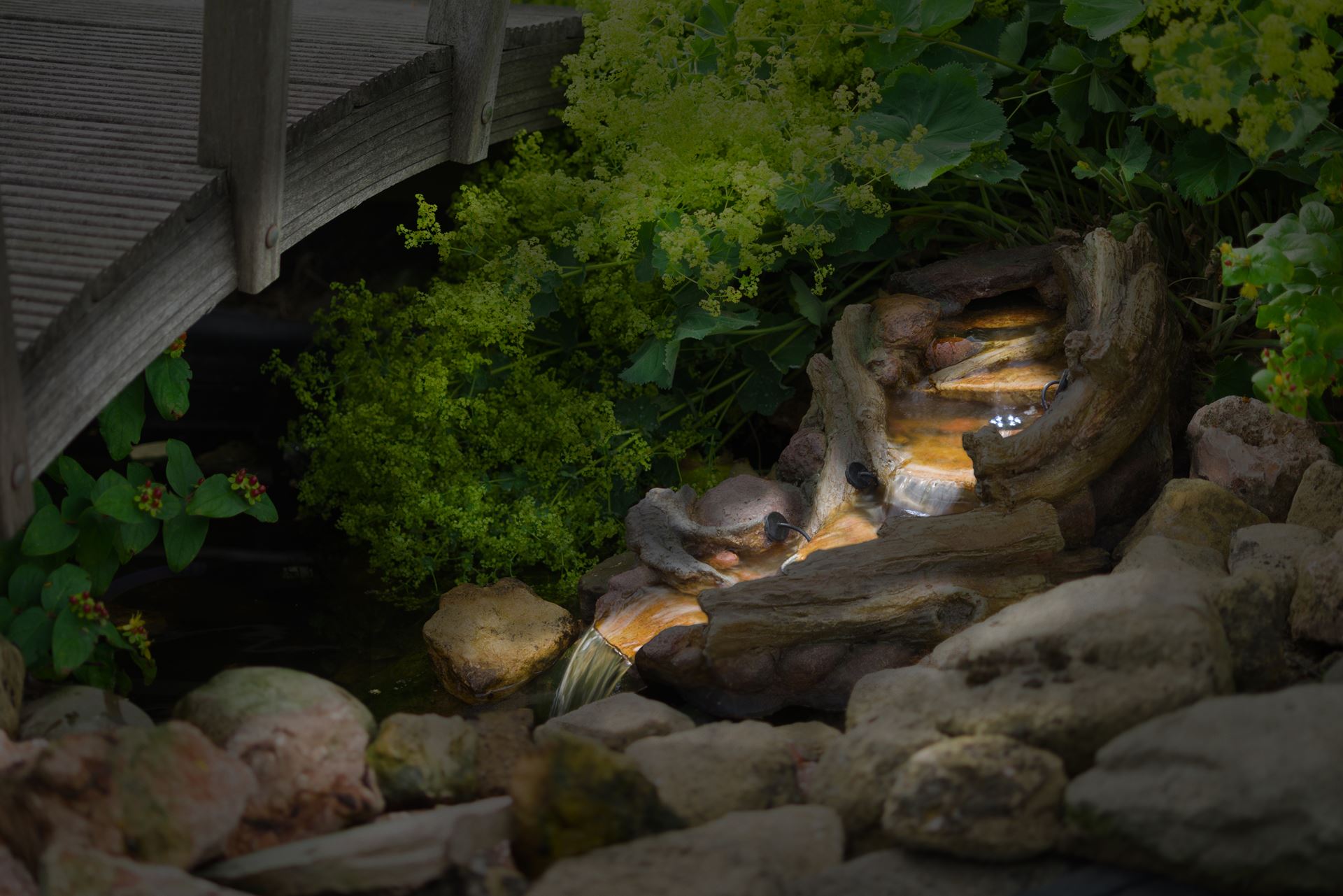 REVETON-bocht-rechts-waterval-polyresin-900l-h-transparante-slang-13-mm-x-3-m-3x-1x8-leds-wit-kleur-