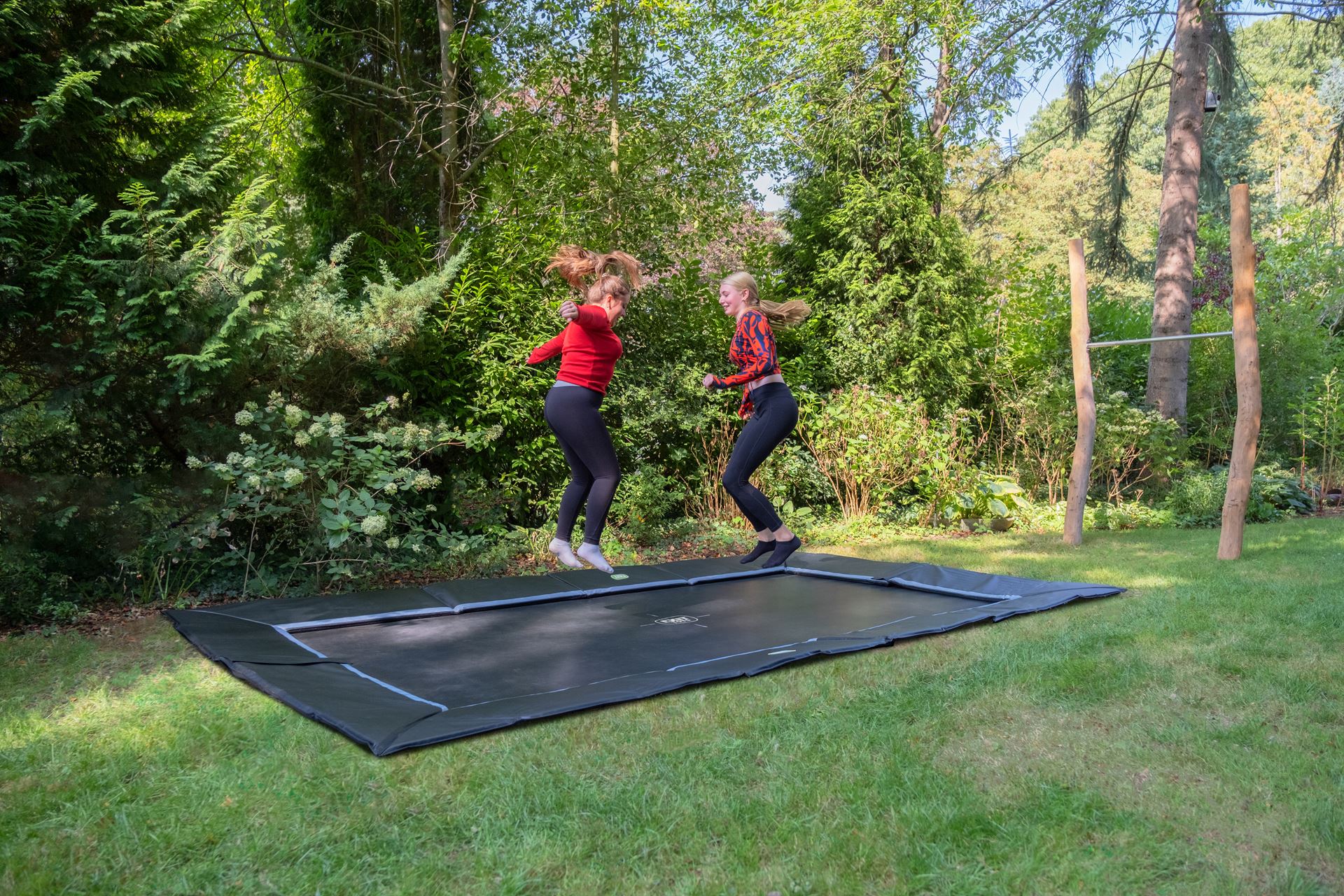 EXIT-Dynamic-groundlevel-sports-trampoline-244x427cm-zwart