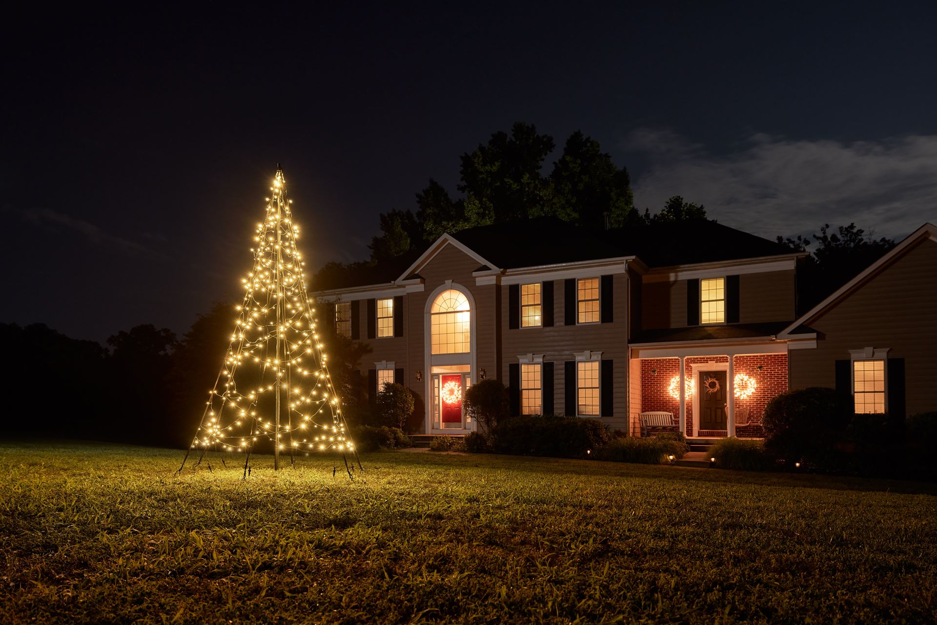 Fairybell-kerstverlichting-kerstboom-buiten-met-vlaggenmast-300CM-hoog-360-LED-lampjes-in-warmwitte-