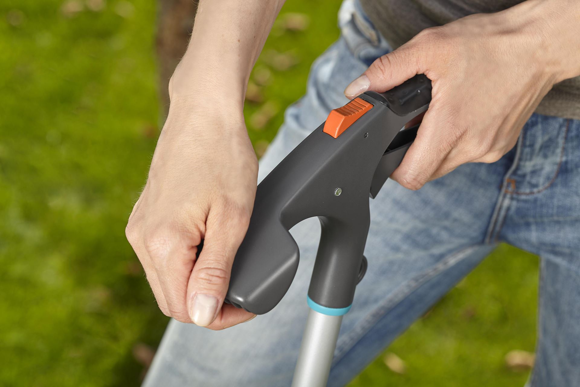 Comfort-grasschaar-met-lange-steel