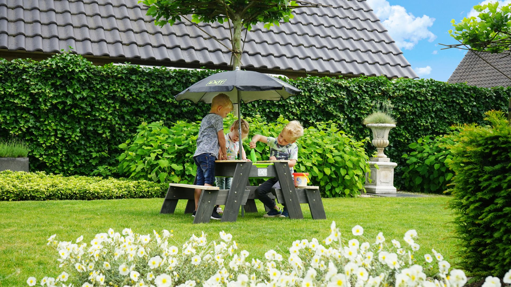 EXIT Aksent sand, water and picnic table (2 benches) with parasol and garden tools